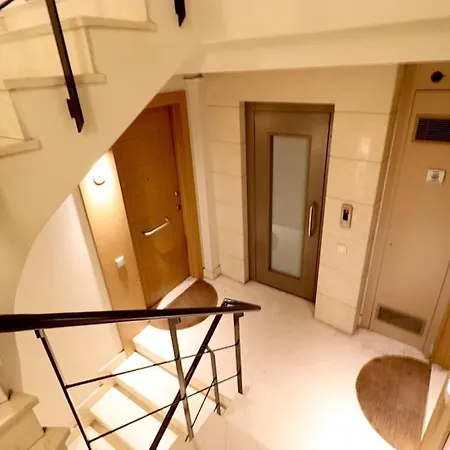 Modern One Bedroom In Cihangir