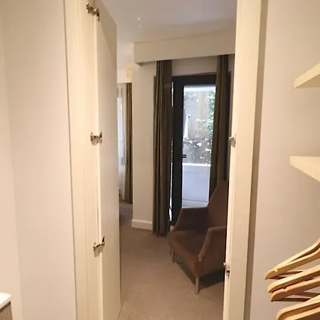 Modern One Bedroom In Cihangir